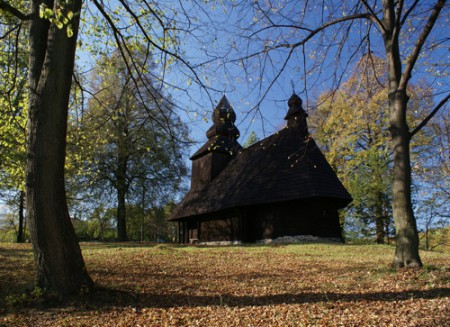 Drevený kostolík v Ruskej Bystrej